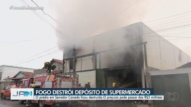 Depósito de supermercado pega fogo em Senador Canedo - Prejuízo causado é de cerca de R$ 3 milhões.