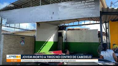 Jovem de 24 Anos é morto a Tiros no Centro de Cabedelo - Vítima é morta por homens armados que se passaram por policiais. Pedro Hugo traz mais informações sobre o crime.