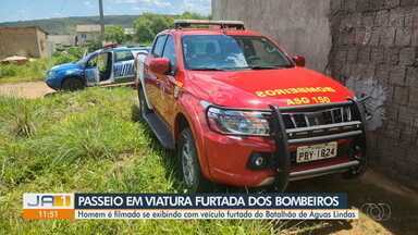 Homem é filmado se exibindo com veículo furtado de batalhão do Corpo de Bombeiros - O homem foi filmado com amigos se exibindo.