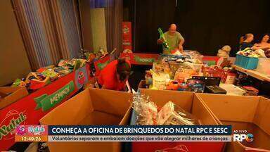 Conheça a 'Oficina de Brinquedos' do Natal RPC e Sesc - Voluntários separam e embalam doações que vão alegrar milhares de crianças.