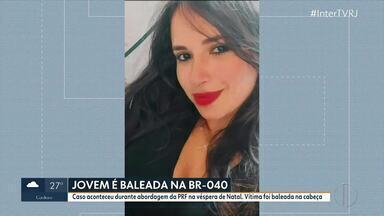 Jovem de 26 anos é baleada na cabeça durante abordagem da polícia rodoviária na BR-040 - Juliana Leite Rangel estava indo com a família passar o Natal na casa de parentes, em Niterói, quando o veículo foi alvo de disparos.