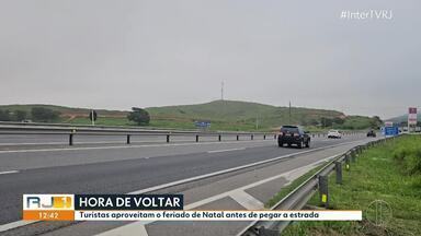 Turistas aproveitam o feriado de Natal antes de pegar a estrada - Movimento nas rodovias deve aumentar nesta quarta-feira (25).