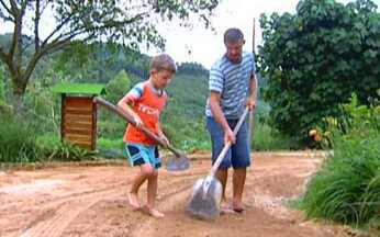 Acolhida na Colônia - Muita fazendas apostam no turismo rural para atrair clientes. O grande chamativo é a vida simples das fazendas. Em Santa Rosa de Lima, o turista pode provar o mel direto da colheita antes de comprar.