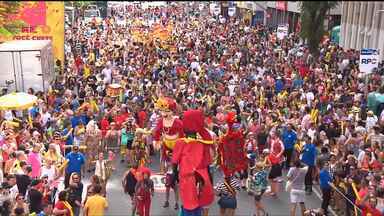 Garibadis e Sacis animam último final de semana do pré-carnaval de Curitiba - A programação também contou com o bloco os Filhos do Rio Belém, com os cantores Sérgio Loroza e Ivo Meirelles.