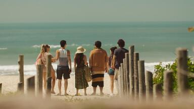 Linkados - Um passeio a uma praia de nudismo promete muitas surpresas a Rita, Enzo, Valdir, Brita, Hélio e Suzete. Numa boate da cidade, os ânimos do grupo se exaltam.