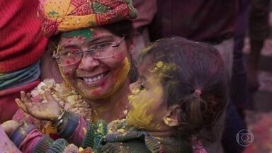 'A Jornada da Vida': Taj Mahal e Festival da Primavera no 3º episódio da série - Sônia Bridi e Paulo Zero mostram que o monumento, um dos mais belos patrimônios da humanidade, está sofrendo com os efeitos de décadas de exposição ao ar poluído da Índia.