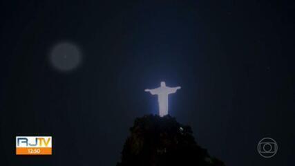 Fotógrafo registra a passagem do cometa Leonard ao lado do Cristo Redentor; VÍDEO