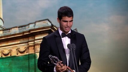 Carlos Alcaraz vence o prêmio Laureus de revelação do ano