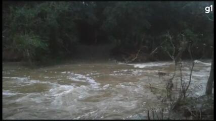 Imagens mostram avanço do Rio Forqueta em Maquiné, no Litoral Norte do RS