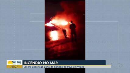 Lancha pega fogo perto do Sambão do Povo, em Vitória