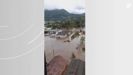 Imagens aéreas mostram enchente em Roca Sales após ciclone