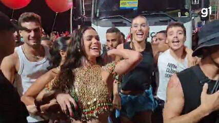 Bruna Marquezine e Sasha Meneghel curtem pipoca de Anitta no circuito Barra-Ondina