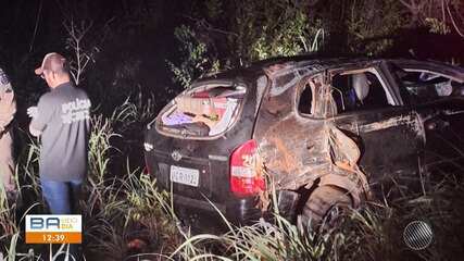 Carro capota em rodovia e três pessoas da mesma família morrem na Bahia