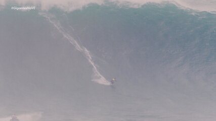 Surfistas buscam recorde mundial no Gigantes de Nazaré