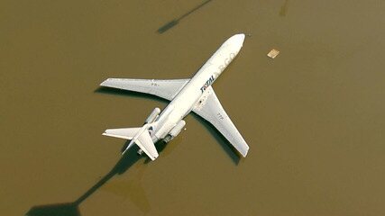 Aeroporto de Porto Alegre fechado por tempo indeterminado: veja como está o local com o Fantástico