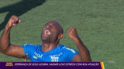 Esperança de gol azurra: Vagner Love estreou com boa atuação