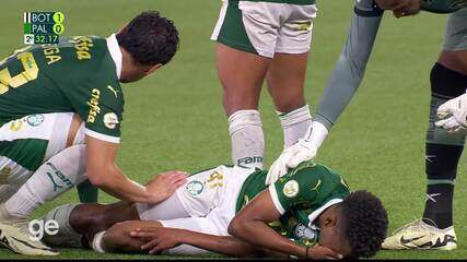 Aos 35 min do 2º tempo - Estêvão deixa o gramado após se lesionar