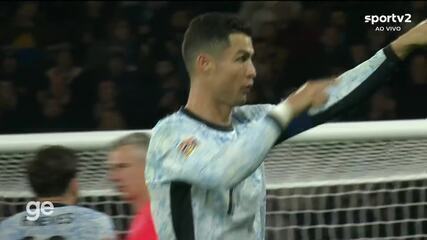 Cristiano Ronaldo reclama da arbitragem após apito final