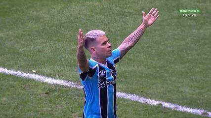 Aos 39 min do 1º tempo - gol de dentro da área de Soteldo do Grêmio contra o Atlético-GO