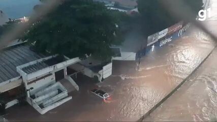 Forte chuva alaga avenidas na região central de Uberaba