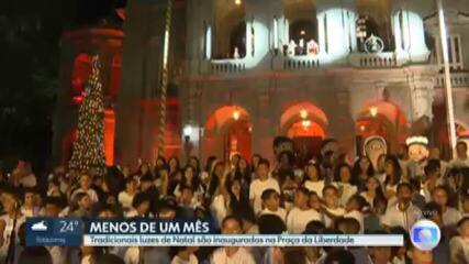 Tradicional decoração de Natal é inaugurada na Praça da Liberdade