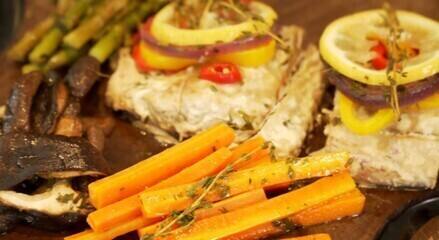 Peixe no papelote é dica para churrasco de fim de ano