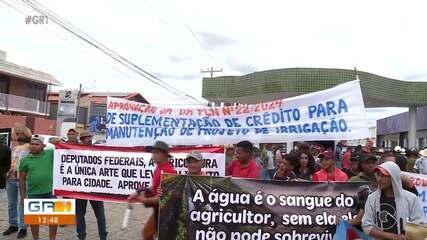 Moradores do Sistema Itaparica protestam em Petrolina contra cortes de energia e risco de falta d'água