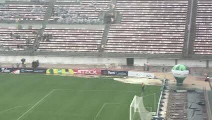 Chuva prejudica parte do Pacaembu durante a final da Taça das Favelas