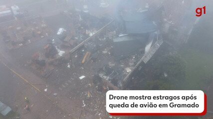 Imagens de drone mostram imóveis danificados após queda de avião em Gramado