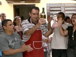 No último episódio da série ‘Brasil Sem Cigarro’, Carlos, Camila e Cristiane fizeram um balanço de todo o processo e falaram dos benefícios que sentiam após terem conseguido parar de fumar.  ‘Fantástico’, 11/12/2011.