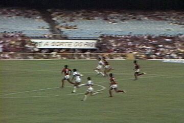 Em 1982, Flamengo vence o São Paulo por 3 a 2 no Brasileiro