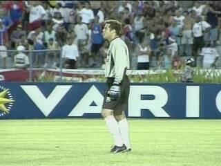 Em 2003, Julio César faz lambança, mas Flamengo vence Bahia por 2 a 1 pelo Brasileiro