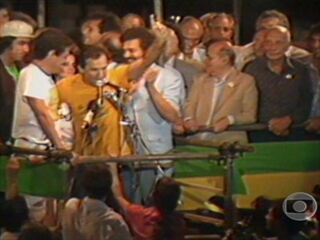 Reportagem de Eliakim Araújo sobre a manifestação pelas Diretas na Candelária, no Rio de Janeiro, Jornal Nacional, 10/04/1984.