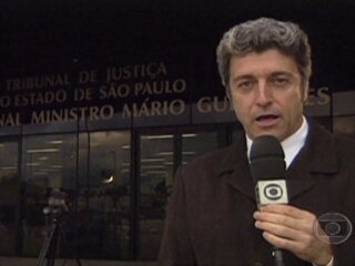 Reportagem de Caco Barcellos sobre o julgamento do Coronel Ubiratan Guimarães, que comandou a invasão ao Carandiru, Jornal Nacional, 20/06/2001.