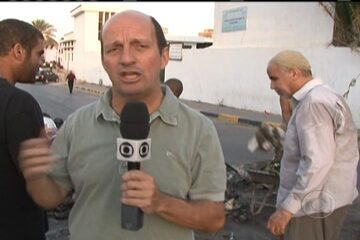 Reportagem de Marcos Uchoa e Edu Bernardes mostrando a situação em Trípoli, na Líbia, após a tomada da cidade pelos rebeldes, Bom Dia Brasil, 29/08/2011.