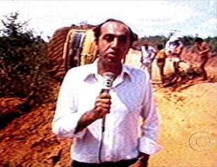 Reportagem de Pedro Rogério mostrando os danos causados pela chuva na BR-364, que liga Cuiabá a Porto Velho. 'Jornal Nacional', 17/04/1981.