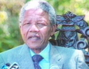 Reportagem sobre o primeiro dia de Nelson Mandela em liberdade, Jornal Nacional, 12/02/1990.