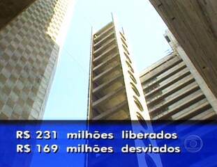 Reportagens de Delis Ortiz e Caco Barcellos sobre a cassação do mandato do então senador Luiz Estevão e sobre as irregularidades nas obras da sede do TRT de São Paulo, Jornal Nacional, 28/06/2000.