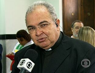 André Trigueiro e Silvana Ramiro entrevistam, ao vivo, o arcebispo do Rio de Janeiro, Dom Orani Tempesta, sobre a renúncia do Papa Bento XVI e os planos para a Jornada Mundial da Juventude no Rio. RJTV 1ª edição, 11/02/2013.