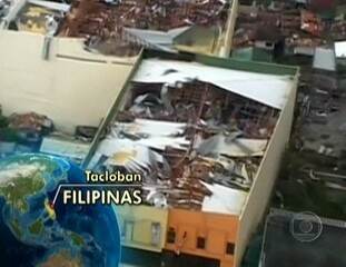 Reportagem de Márcio Gomes sobre a destruição causada pelo tufão Hayan nas Filipinas, Jornal Nacional, 09/11/2013.