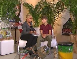 No programa exibido em 08/10/2011, Xuxa entrevista o cantor Justin Biber.