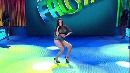 Mais uma que se rende! Bailarina Tatiana Scarletti também mostra desenvoltura com funk