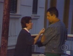 'Corpo a Corpo' (1984): cena em que Eloá (Débora Duarte) lamenta não ter reconhecimento na empresa de Alfredo Fraga Dantas (Hugo Carvana), aonde trabalha com o marido, Osmar (Antonio Fagundes). Em um acesso de ódio por ter sido preterida em uma importante viagem de trabalho, ela pragueja "Que todos morram!", e, para sua surpresa, a esposa de seu patrão morre na mesma noite.