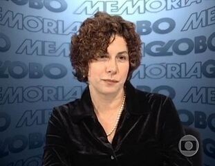 Entrevista exclusiva da atriz Denise Bandeira ao Memória Globo, em 23/07/2001, sobre o seriado Plantão de Polícia.