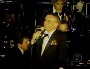 Momentos do show feito pelo cantor Frank Sinatra no hotel Macksoud Plaza, em São Paulo, Jornal Hoje, 14/08/1981.