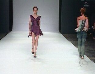 Estreia da série “Moda na moda” com reportagem de Ernesto Paglia sobre a relação entre o antigo e o moderno no mundo fashion, Jornal da Globo, 16/01/2006.