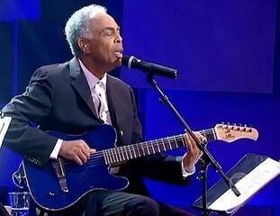 Ivete, Gil e Caetano, cantam “Super-Homem – a Canção”, de Gilberto Gil.