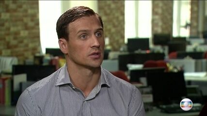 Nadador americano fala com exclusividade sobre a farsa do assalto. Ryan Lochte assumiu a responsabilidade pela confusão no posto. Jornal Nacional, 20/08/2016.