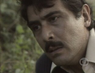 Cena em que Virgílio (Paulo Figueiredo) é assassinado a mando de Horácio (Jonas Mello). Com Margô (Mária Cláudia) e coronel Maneca Dantas (José Lewgoy).