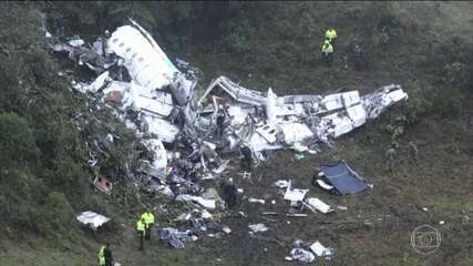 Jorge Barros e Carlos Camacho, especialistas em segurança em voos, analisam aspectos que podem ter levado à queda do avião da Chapecoense na Colômbia, Jornal Hoje, 29/11/2016.